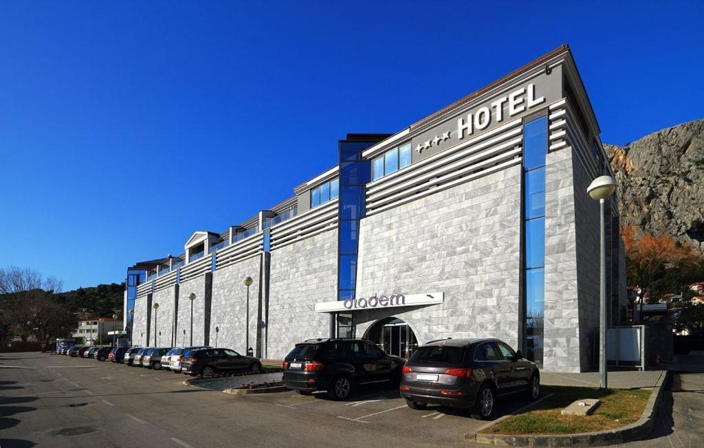 Hotel Diadem Омиш Экстерьер фото